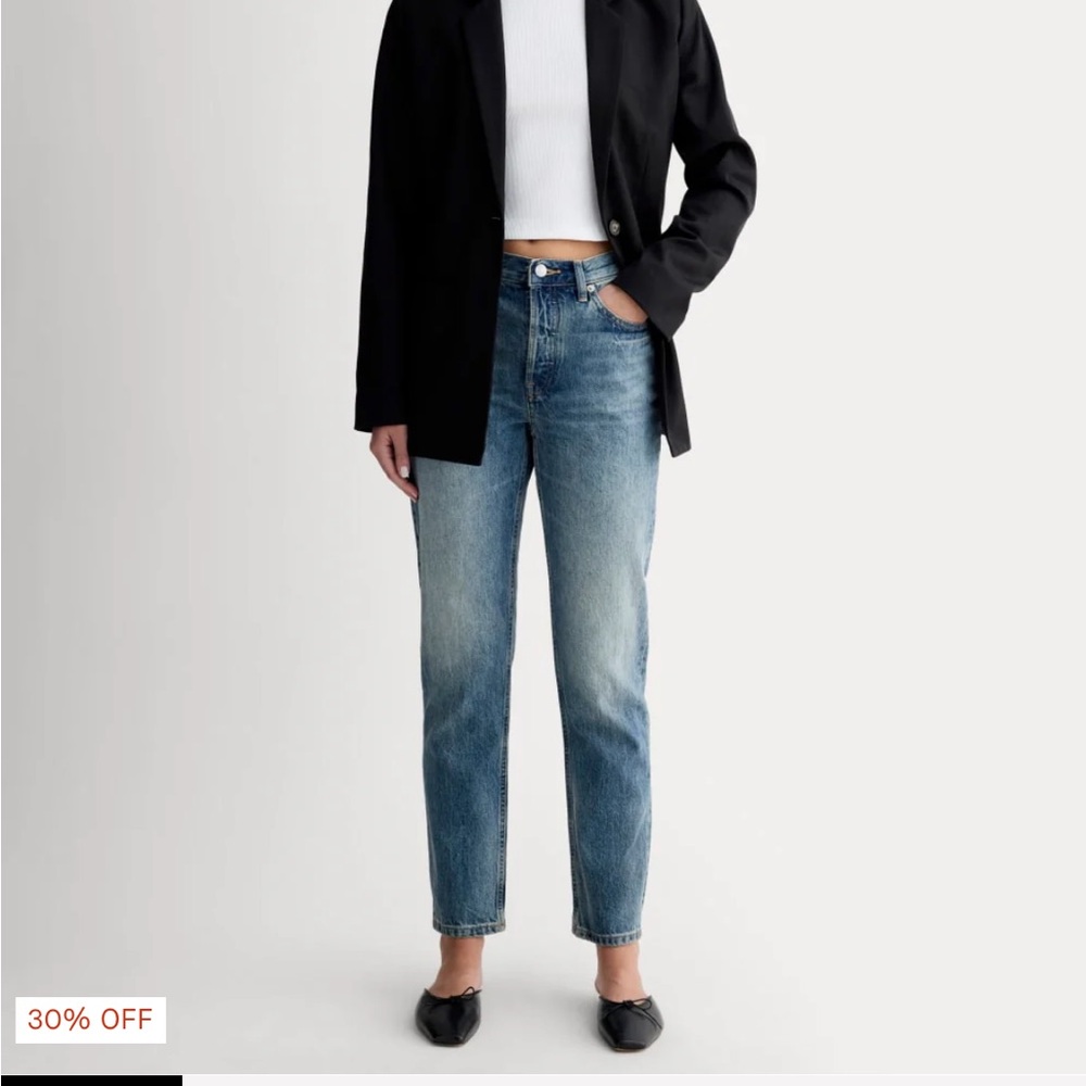 Everlane Women's Straight Leg Jeans in Medium Blue